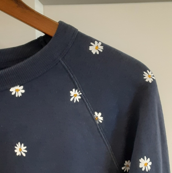 Navy Blue Daisy Print Sweatshirt - Picture 5 of 6